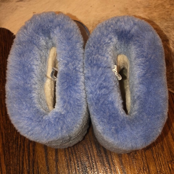 2 Ugg Boots - Picture 4 of 8